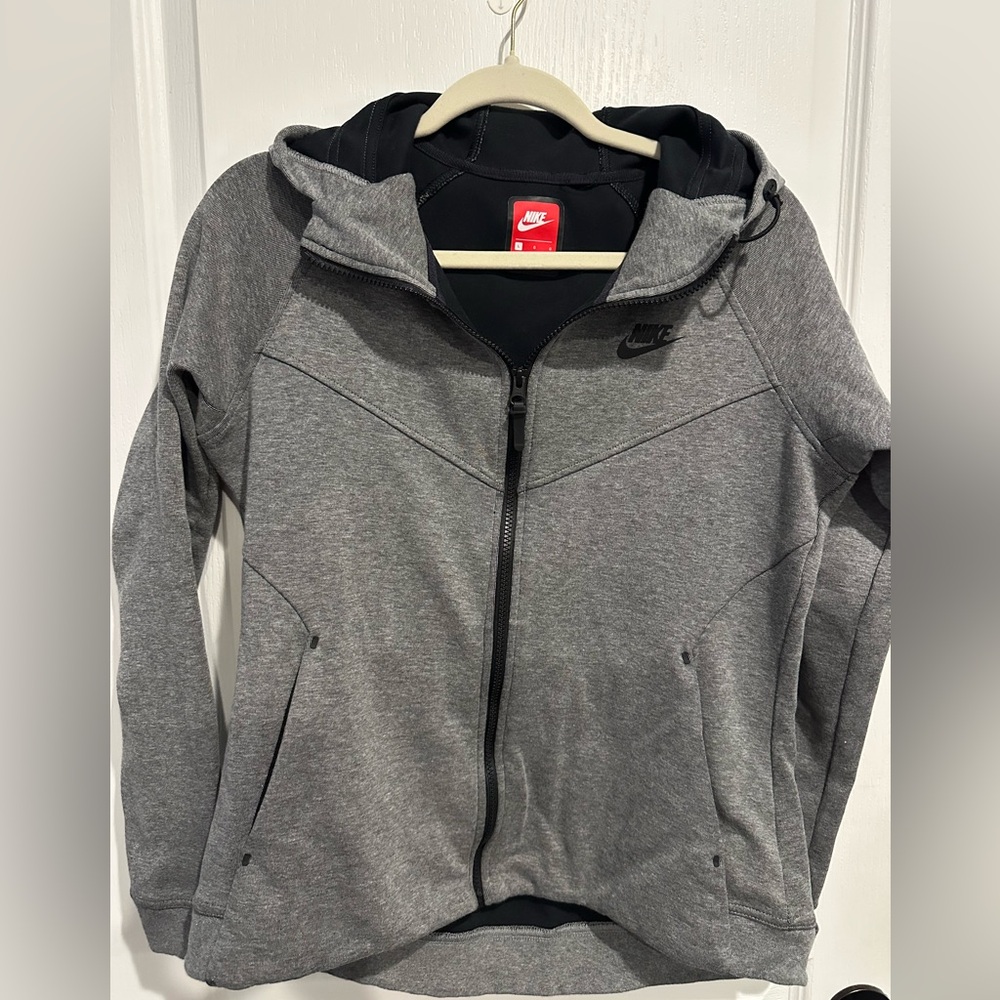 Woman’s Nike Tech hoodie size L